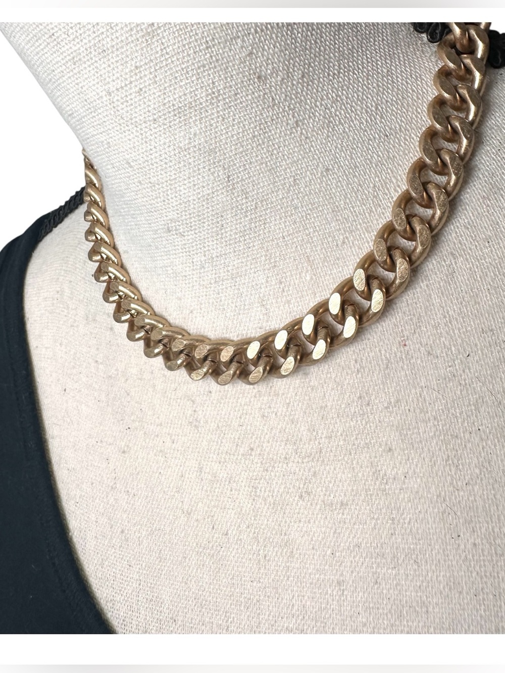 💛 Brushed Gold Tone Curb Link Chain Necklace